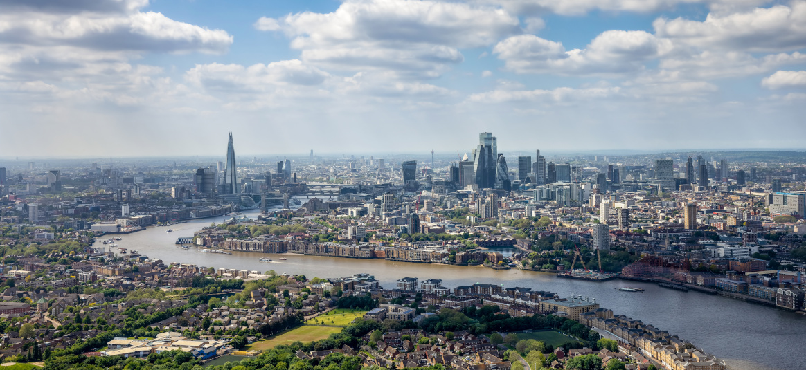 Photo of London with the Thames river