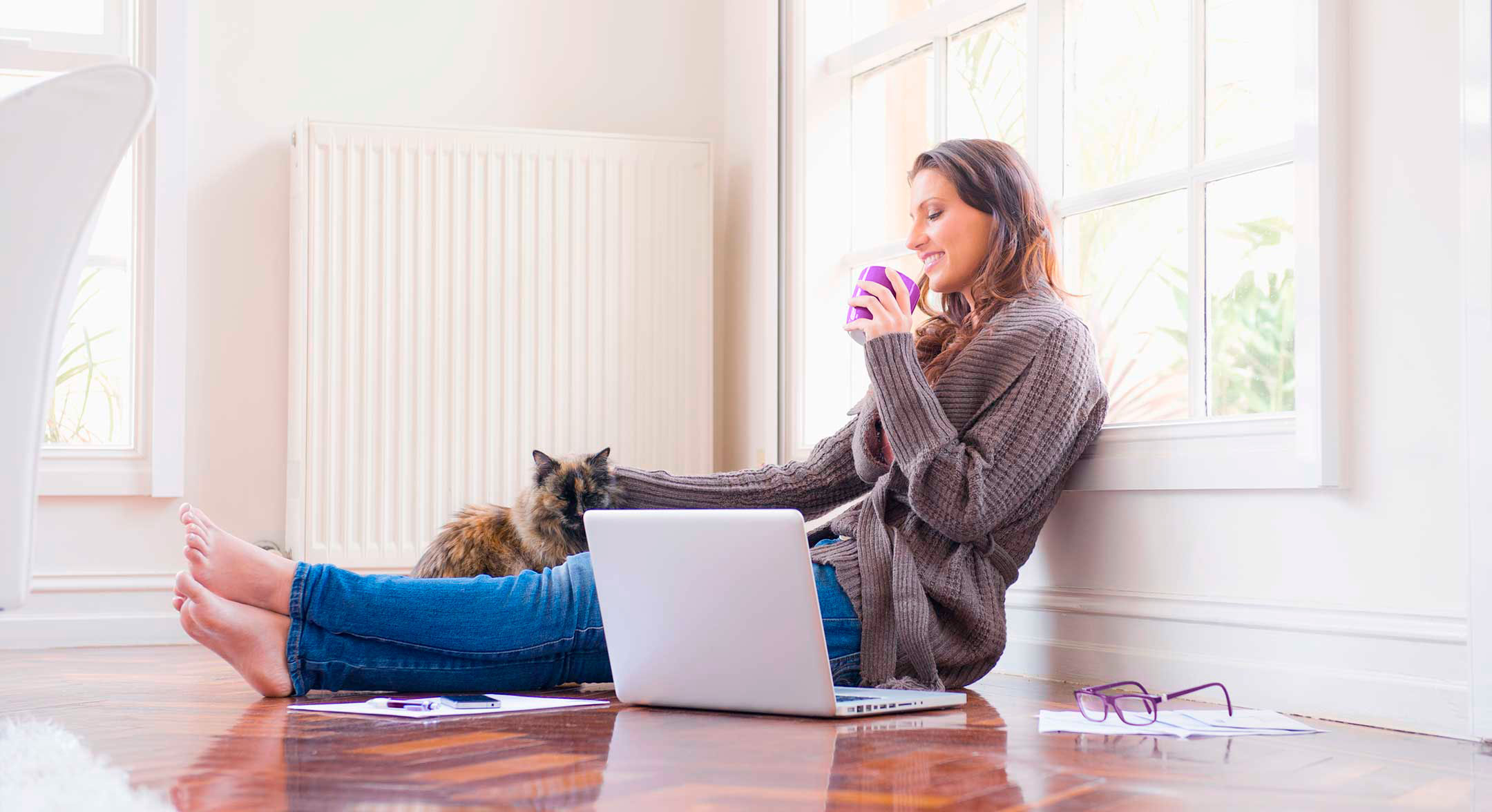 Удобно начать. Sitting on the Floor with Cat.